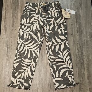 Democracy Grey and White Leaf Print Pants
